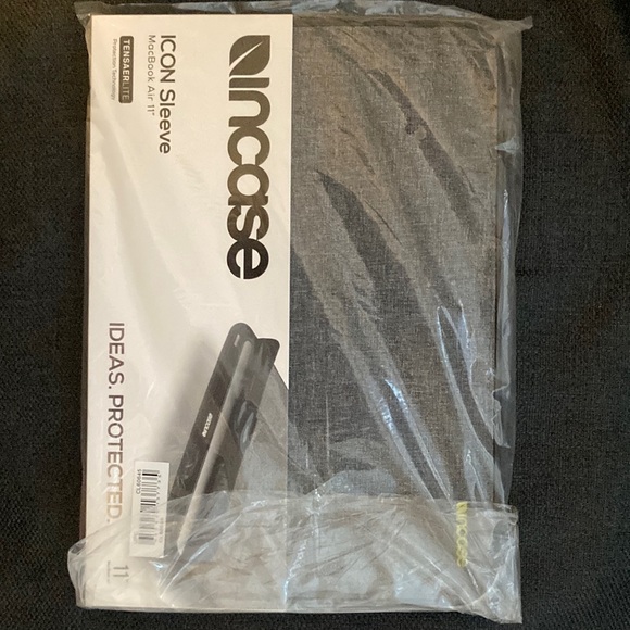 Incase Sleeve - ICON Sleeve for macbook air 11 inch - Picture 1 of 7